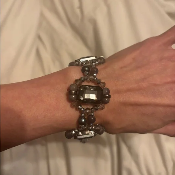 Vintage Chic Silver and Gray Gemstone Bracelet - Picture 15 of 16